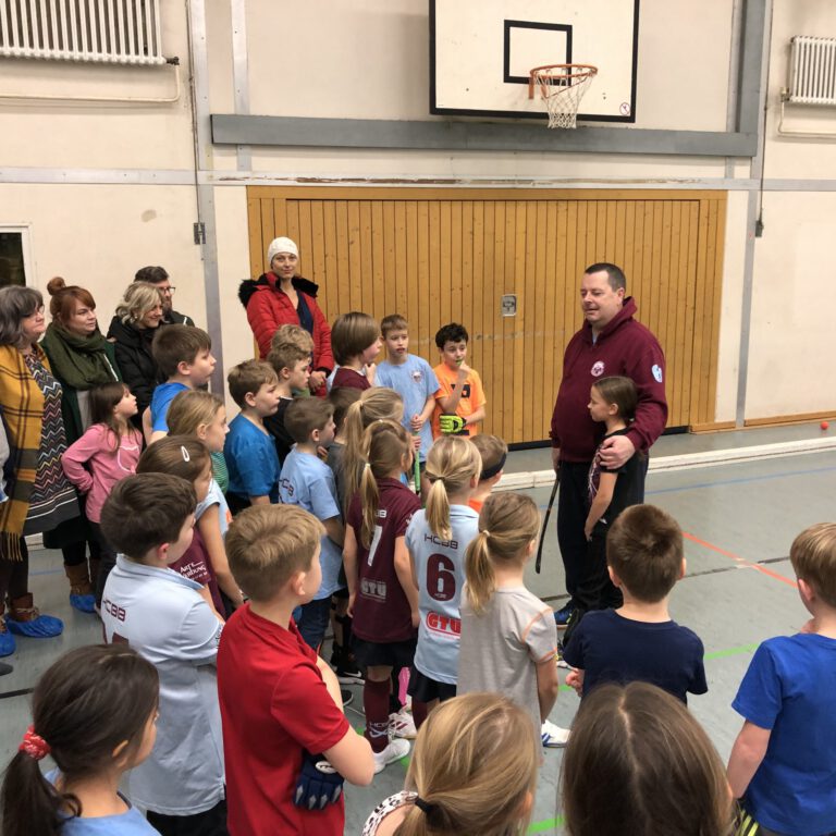 Begrüßung des 100. Kindes mit Spielerpass beim HC BB