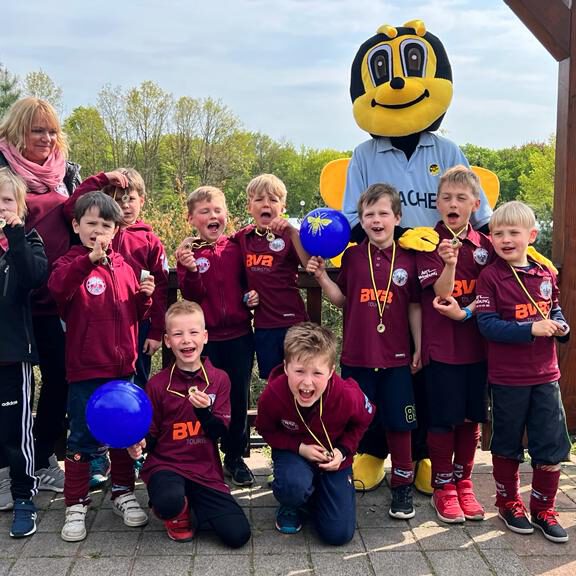 Maifest bei den Zehlendorfer Wespen mit Knaben U8